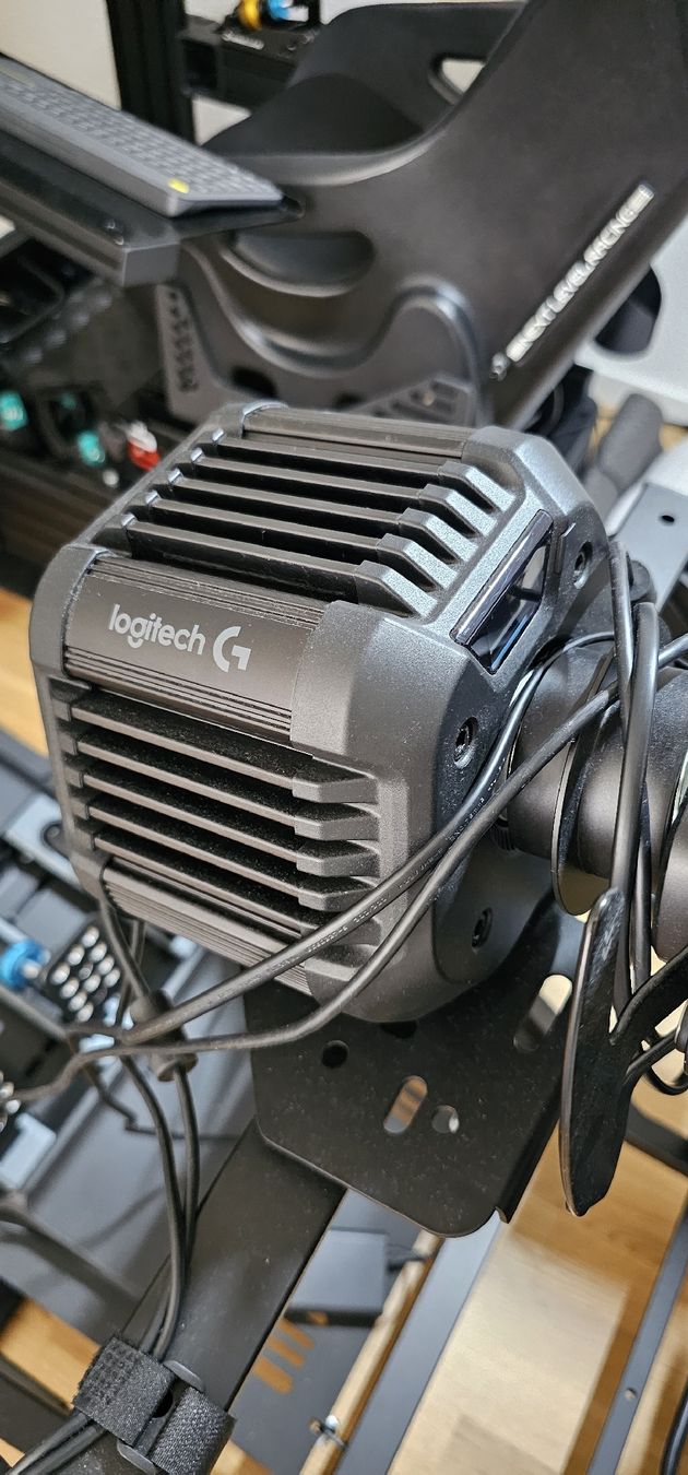 Logitech Controller: komplettes Sim Rig Logitech  – Usato da Schlieren venduto da huiop2 1