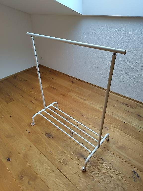 Ikea Guardaroba: Garderobe mit Aufbewahrung – Usato da Lungern venduto da SamuelDegelo 1