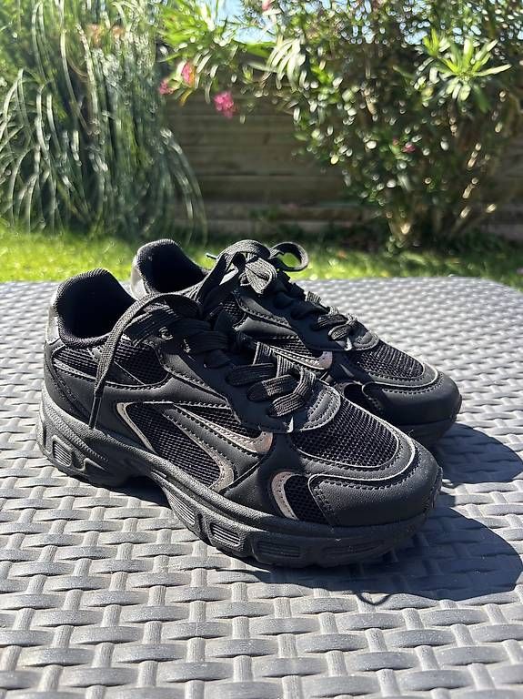 Scarpe da donna: Baskets noires neuves 38 – Nuovo (secondo la descrizione) da Perroy venduto da barballalla