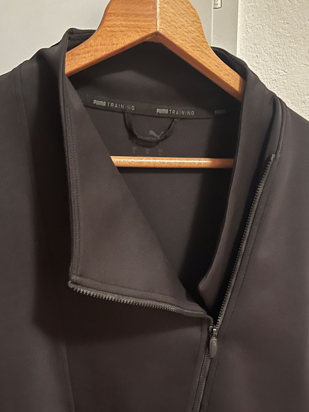 Puma Giacche: PUMA TRAINING Damen Moto Jacket-Schwarz – Usato da Aarau venduto da M218 1