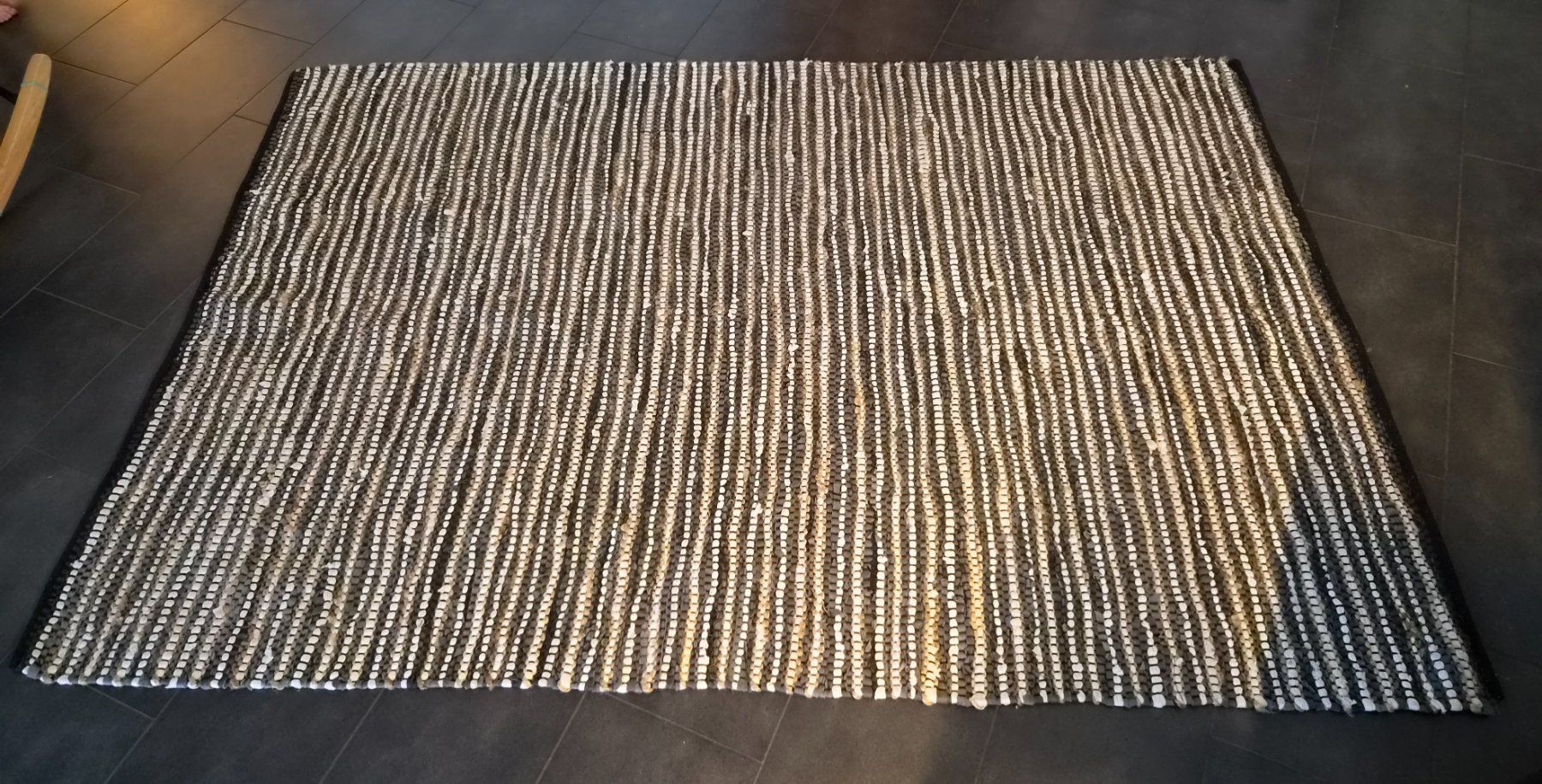 Teppiche: Teppich gestreift dunkelgrau beige – Gebraucht aus Müntschemier von Conker1