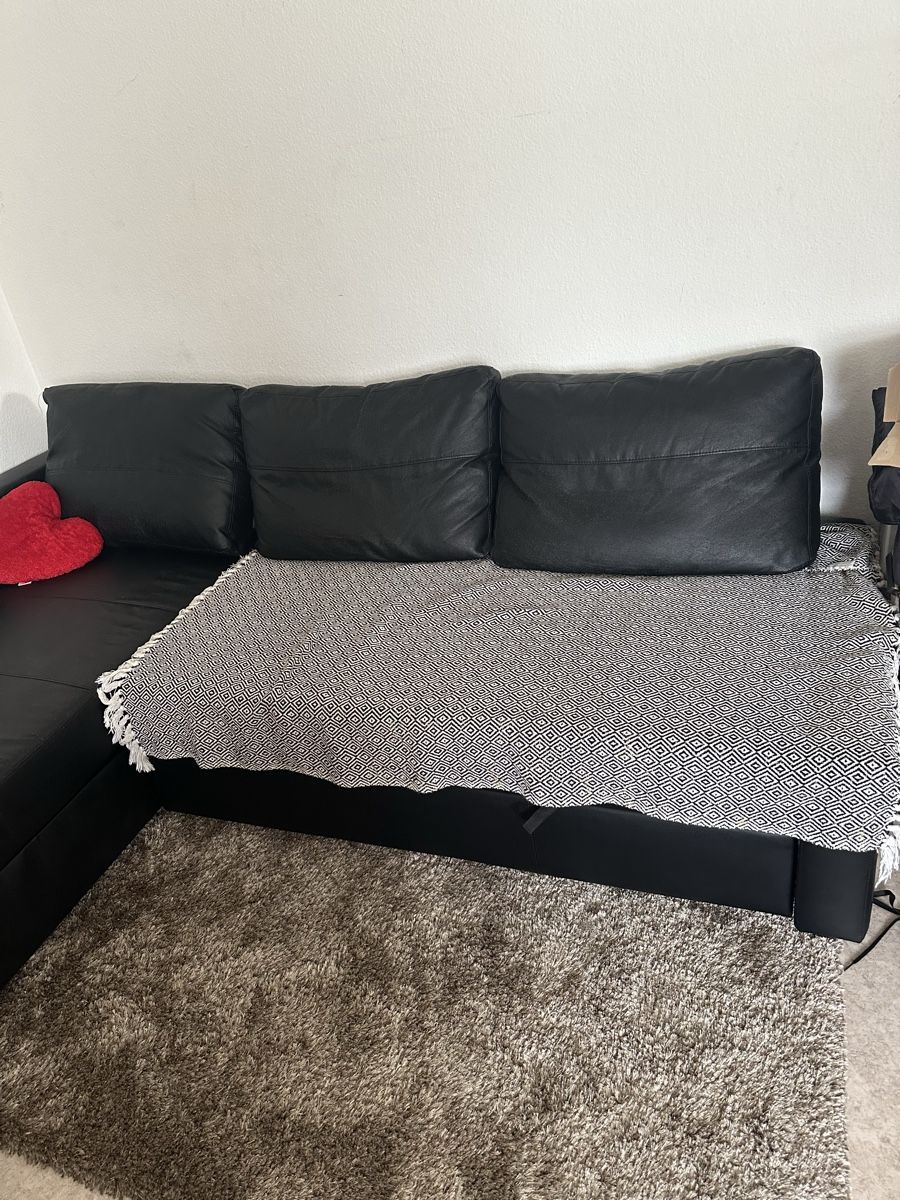Ikea Sofas: Ecksofa schwarz Kunstleder mit Bettfunktion Stauraum – Gebraucht aus Pratteln von milisandra 1