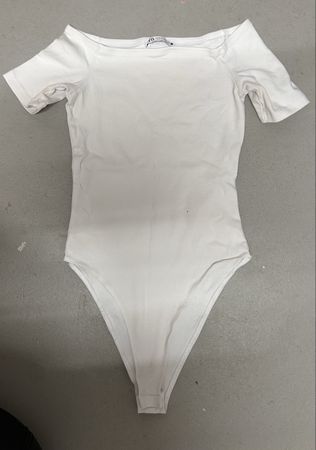 Body suit white short sleeve size S good condit