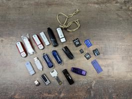 Konvolut USB-Sticks und Speicherkarten diverses