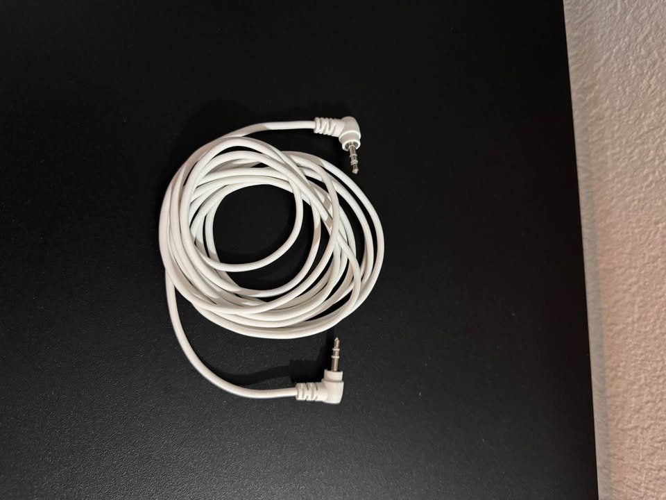 Câbles: Câble audio jack 3,5 mm coudé, 3 m, blanc – Neuf (Voir description) à Vevey par diogodasilva_