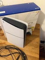 PlayStation 5 Slim avec une manette