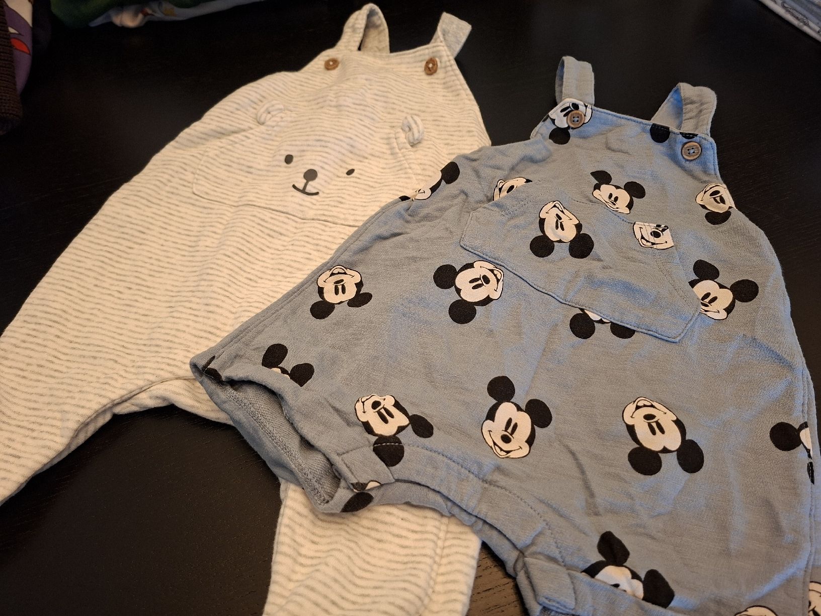 Lotti & Set di vestiti: Baby Strampler Grösse 74 (2Stk.) – Usato da Winterthur venduto da Ausmisten2026