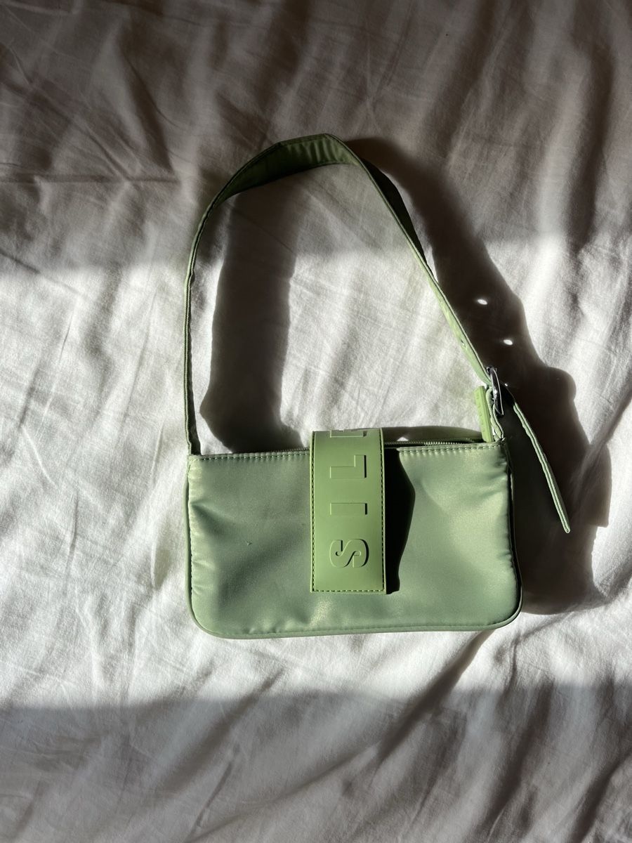 Sacs femmes: Sac à main vert – D'occasion à Ste-Croix par JENNY-_-