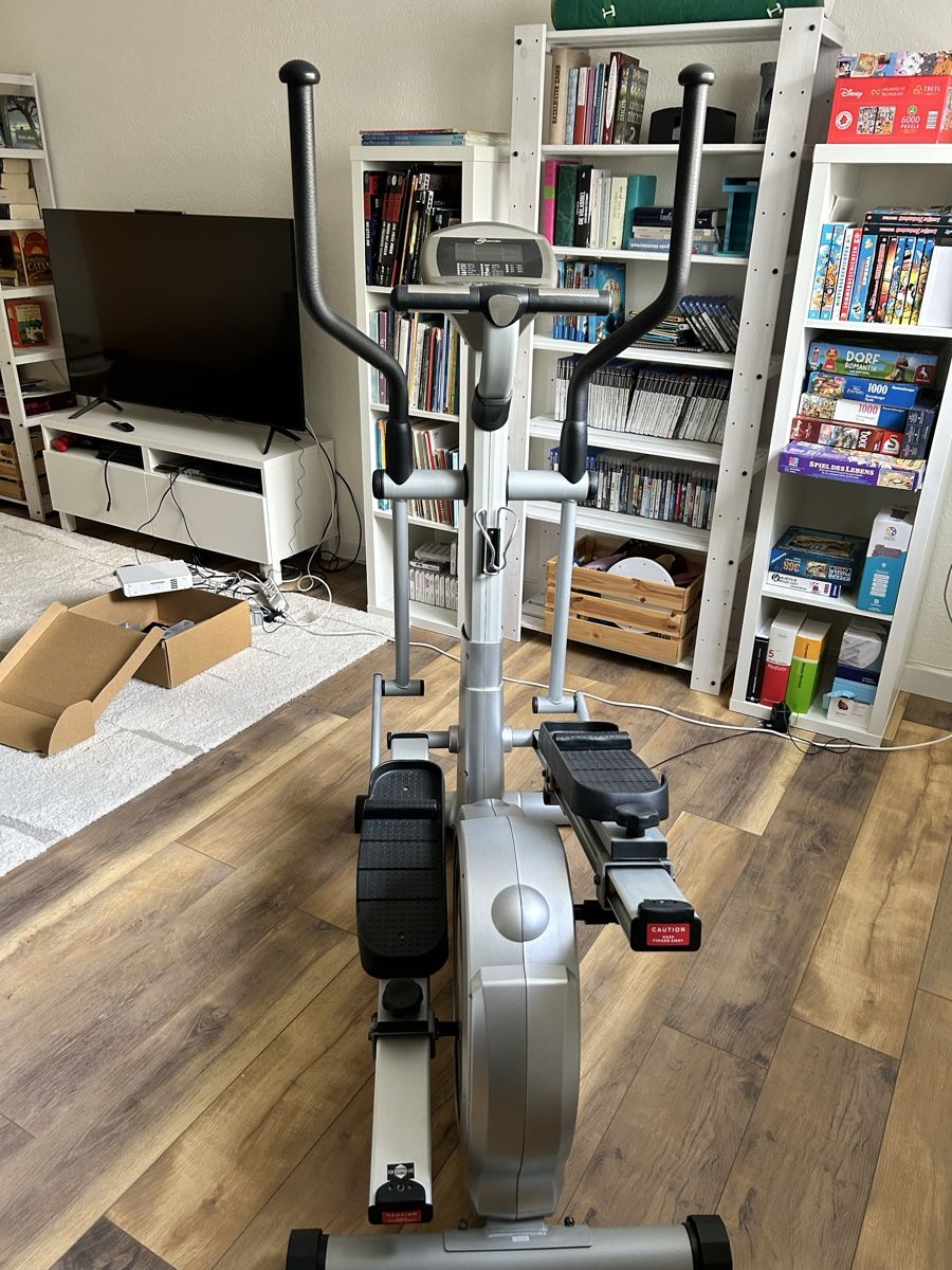 Vélos d'appartement: Crosstrainer gebraucht – D'occasion à Arboldswil par Besouro 1