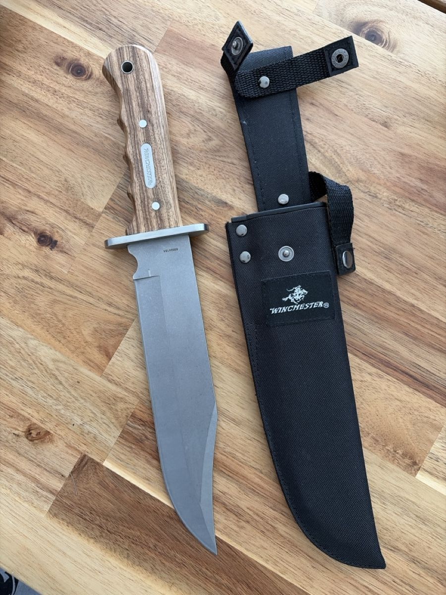Winchester Accessori: Winchester Bowie Messer mit Scheide, TOP Zustand – Nuovo (secondo la descrizione) da Weinfelden venduto da gigik