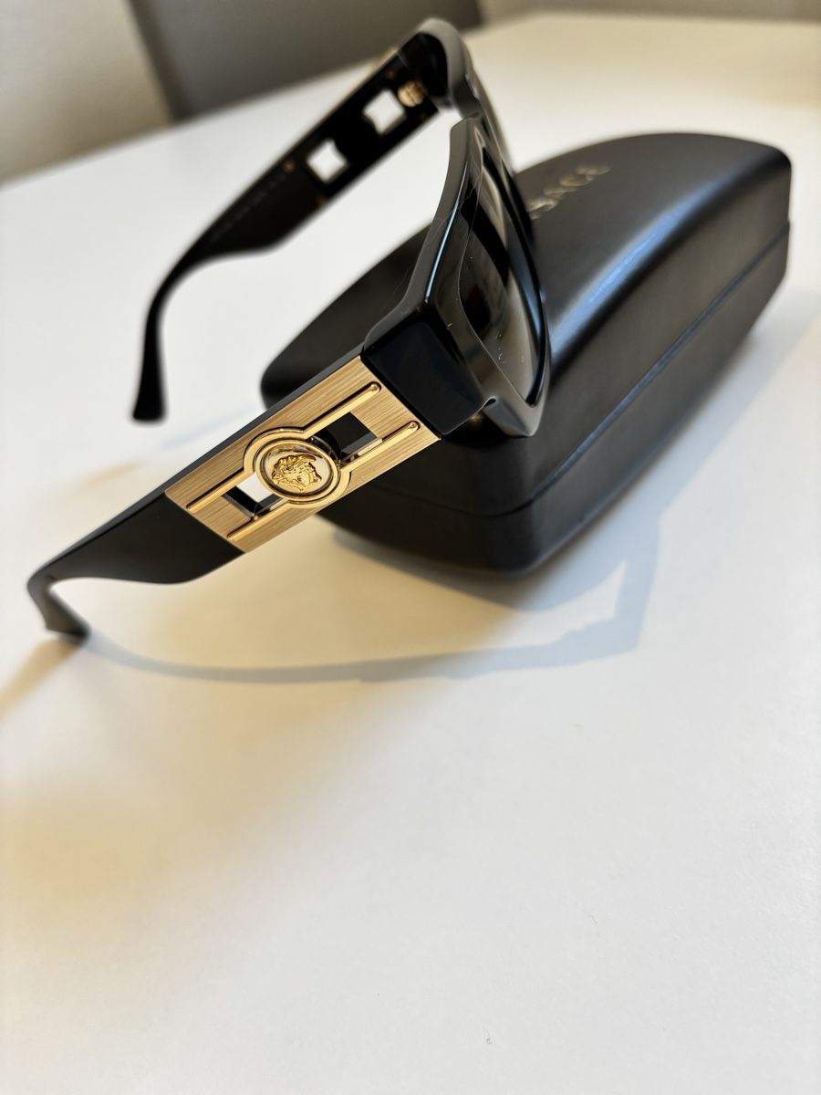 Versace Lunettes & Verres: Lunettes Versace  – Neuf (Voir description) à La Chaux-de-Fonds par Titine. 1