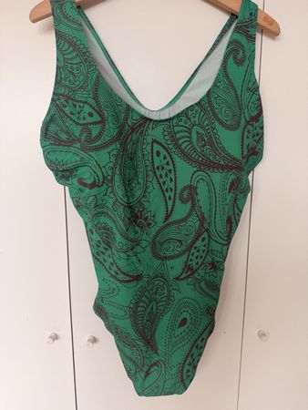 Green Paisley Swimsuit - Perfect for Summer Vacations!