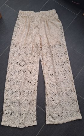 Pantalon en dentelle beige. New!