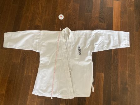 Karate Gi Grösse eventuell 140? Siehe Masse auf Fotos