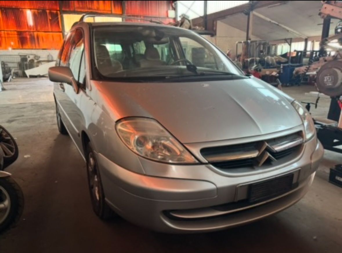 Citroën Alle Autoersatzteile: Citroen c8 TEILE – Defekt aus Bütschwil von sof_p98b 1