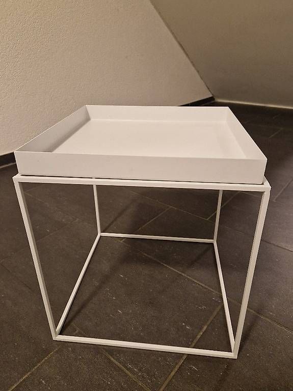 Tische: Moderner Beistell-Tisch – Gebraucht aus Felben-Wellhausen von calalu