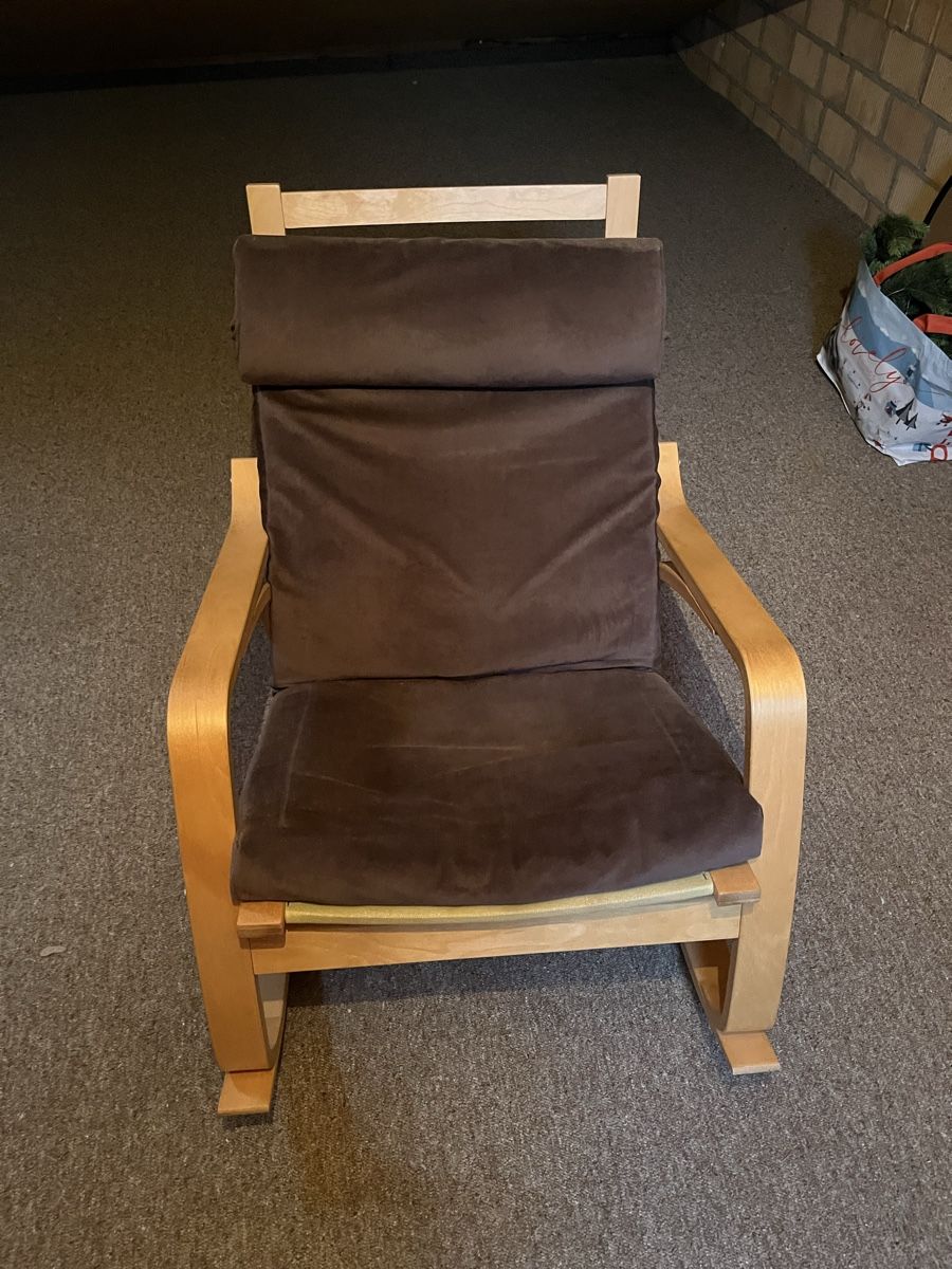 Ikea Poltrone: Schaukelstuhl mit braunen Polstern – Usato da Zug venduto da ste_6pxf