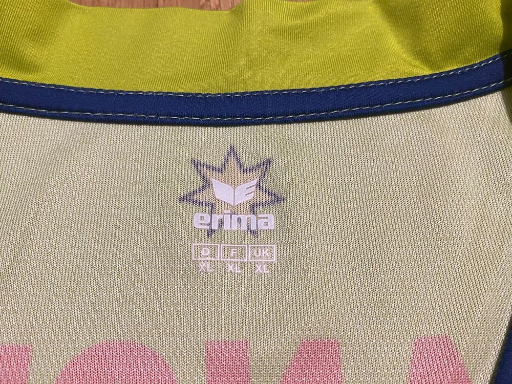 Maillot De Foot FC Thoune Domicile 2011/12 - Taille L - Signé Par L'équipe (sans COA)