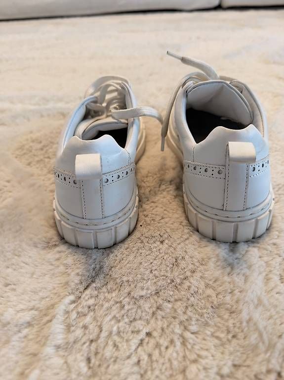 Scarpe da donna: Emporio Armani Sneakers – Usato da Adligenswil venduto da TST04 2
