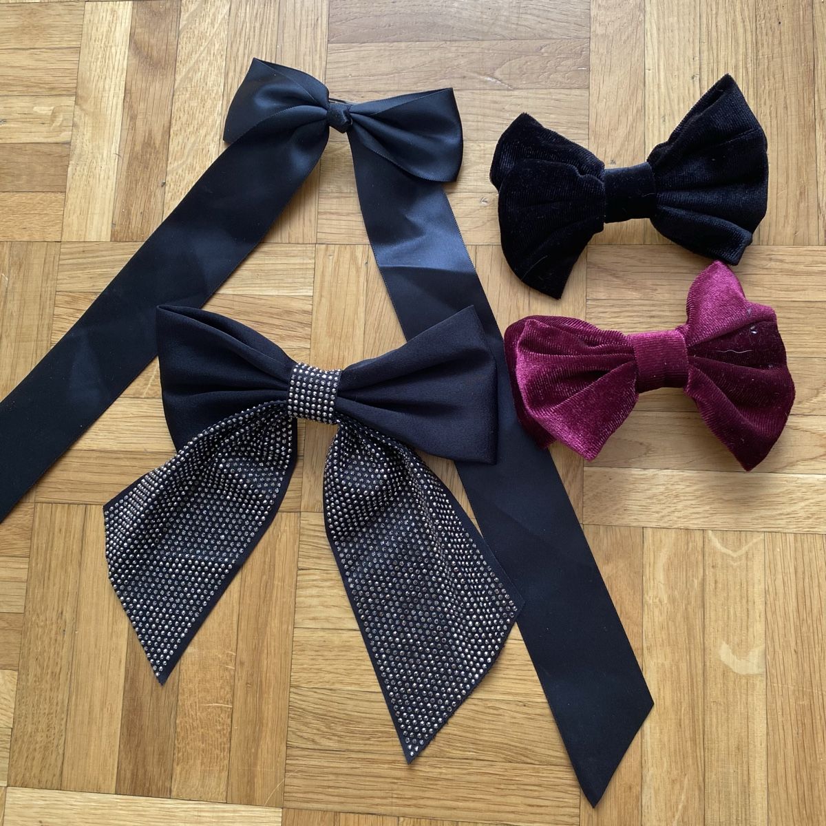 Haarschmuck: Noeuds Bows Satinés et Velours – Neu (gemäss Beschreibung) aus Givisiez von dor_xb9k