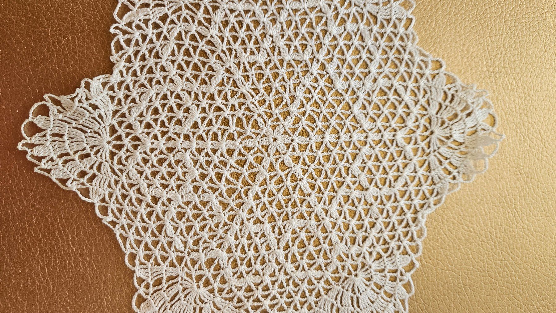 Altra biancheria da tavola: Spitzendeckchen Spitzendeckeli D18 cm Deckeli Weiss filigran – Usato da Gossau ZH venduto da LeoniesDeko 2