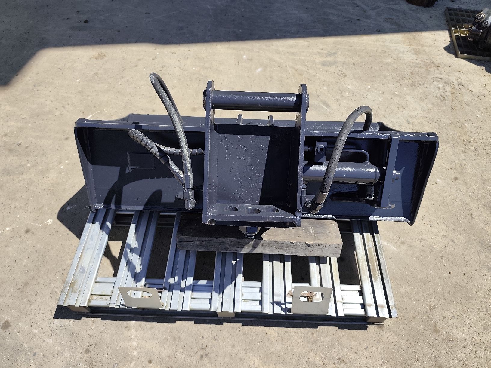 Kubota Escavatori: Bagger Schwenklöffel MS01 – Usato da Bassecourt venduto da Jumat 2