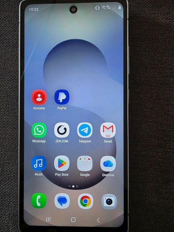 Telefoni cellulari / Smartphones: Smartphone 4G Dual-SIM – Usato da Filzbach venduto da Sabenasi