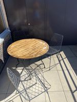 Holztisch mit Stühle 