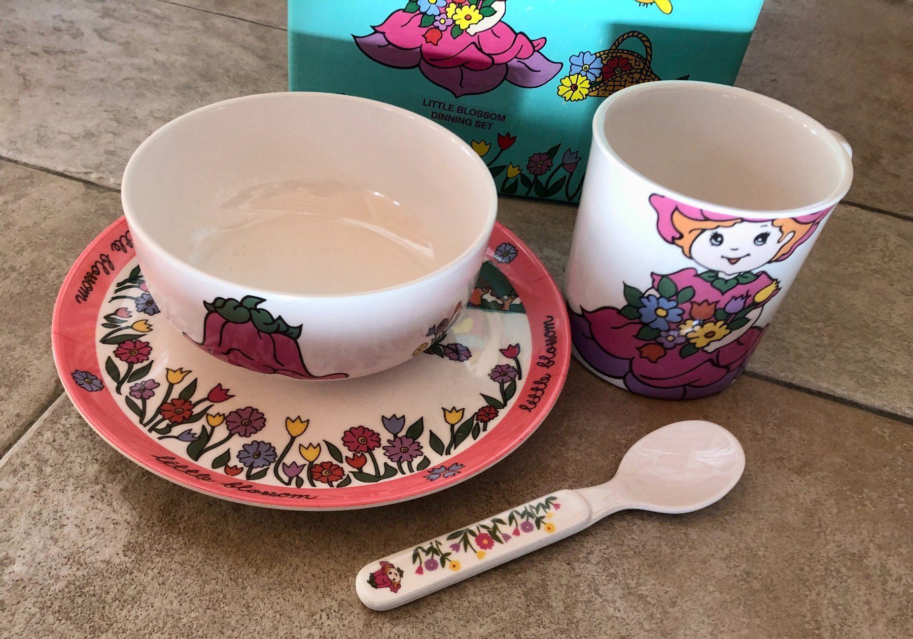 Set di piatti: Kinder Geschir Set mit Löffel, 4 Teilig Neu – Nuovo e nell'imballaggio originale da Saas-Grund venduto da rau_tn8j 1