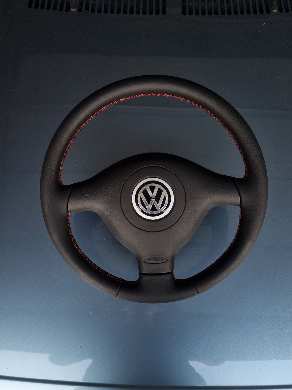 Volkswagen Tutti pezzi di ricambio auto: VW Golf 4 Lenkrad Neu bezogen – Nuovo e nell'imballaggio originale da St. Gallen venduto da Luis_w98