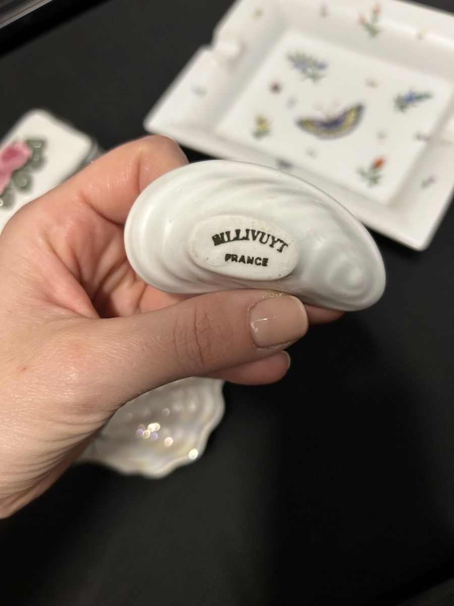 Tutte le decorazioni: Boîte, cendrier deko  – Usato da Perroy venduto da MR6. 2