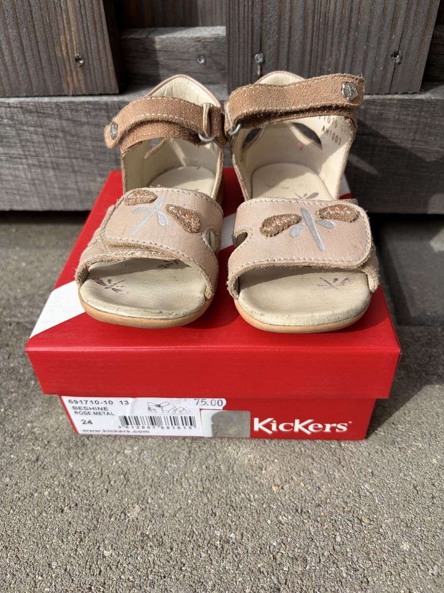 Kickers Schuhe für Mädchen: Sandales Kickers Fille Pointure 24 – Gebraucht aus Liddes von Couik