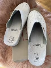 Herrenschuhe: FAST NEUER WEISSER PANTOFFEL GR.40 – Gebraucht aus pratteln von Mickely1 2