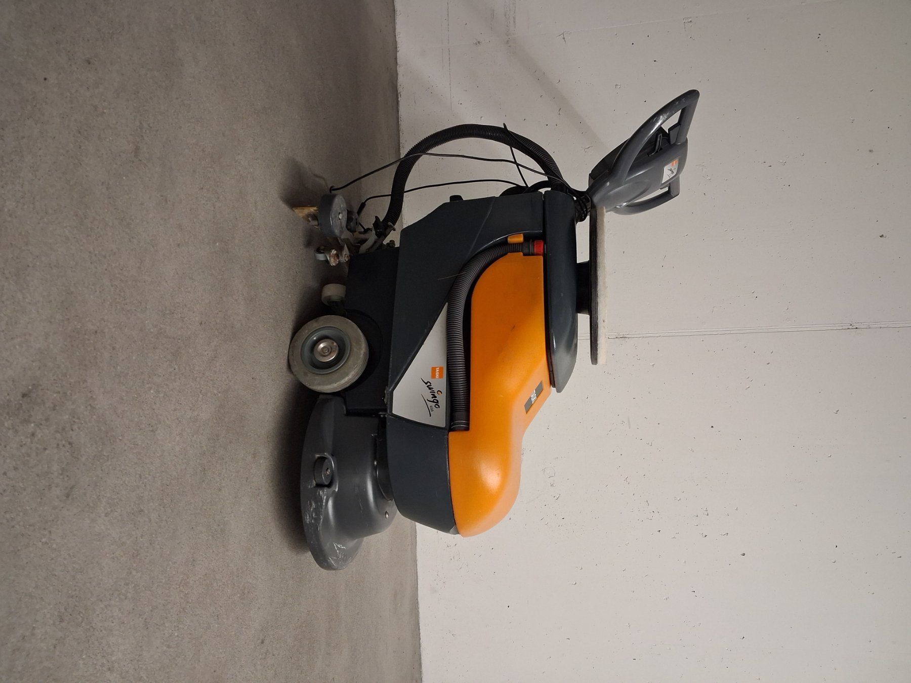 Toutes les machines: Scheuersaugmaschine  taski  swingo 450 b – D'occasion à Wohlen AG par ang_xy8w 1