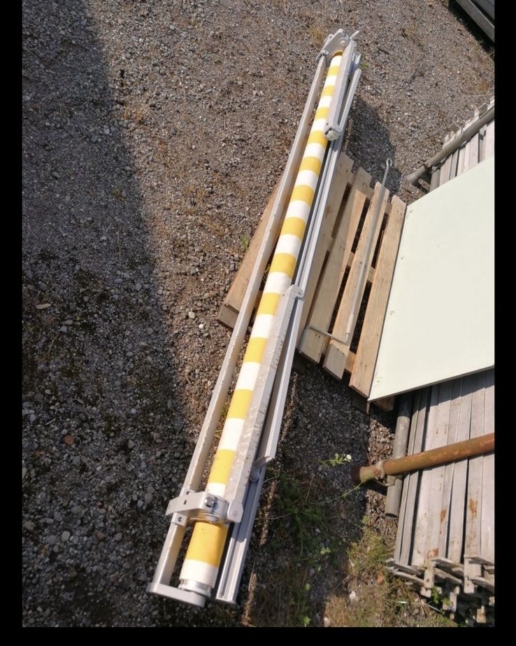 Stobag Tende da sole: Stobag Sonnenstore gelb/weiss – Usato da Obfelden venduto da carobaum