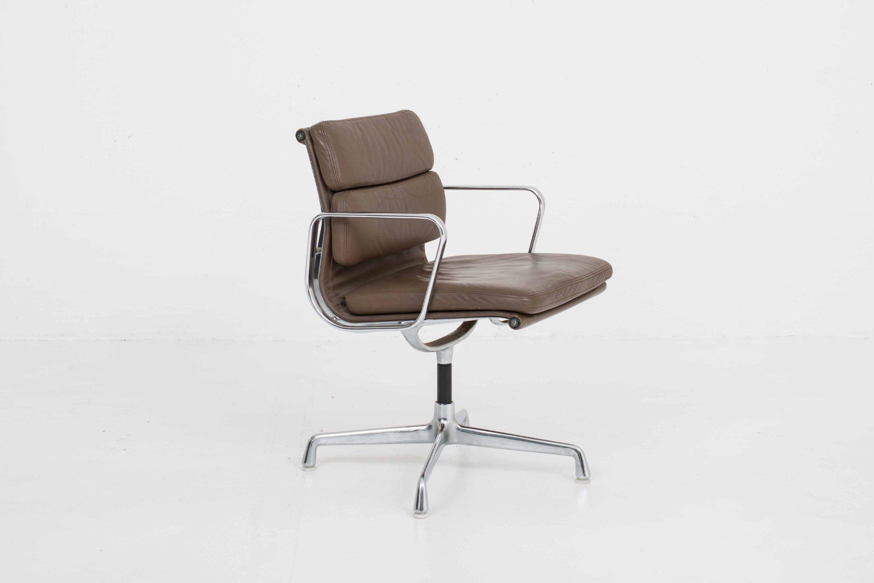 Vitra Stühle: Vitra / Herman Miller -  Eames EA 208 Soft Pad Bürostuhl – Gebraucht aus Zürich von STUZH38 1