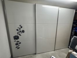 JUTZLER Swiss Made Schiebetürenschrank 300 × 220 cm – Weiss
