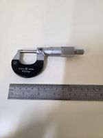 Mitutoyo Bügelmessschraube / Mikrometer 0-25 mm (0.01 mm)
