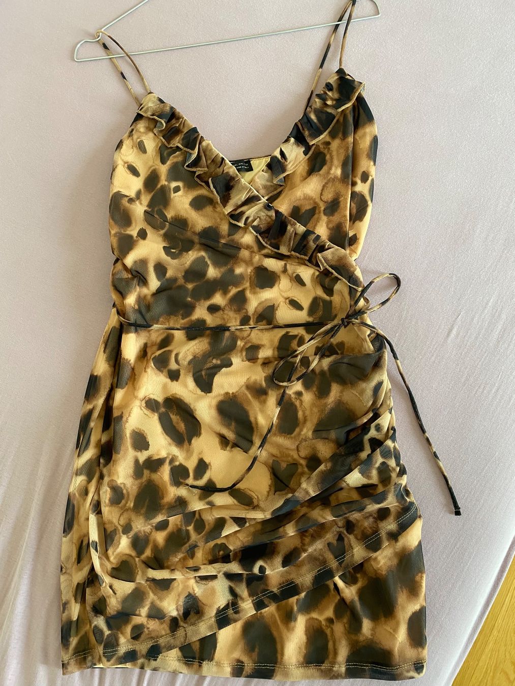 Bershka Vestiti: Kurzes Leoparden-Trägerkleid – Usato da Dielsdorf venduto da CecileWe