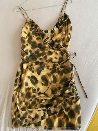 Kurzes Leoparden-Trägerkleid
