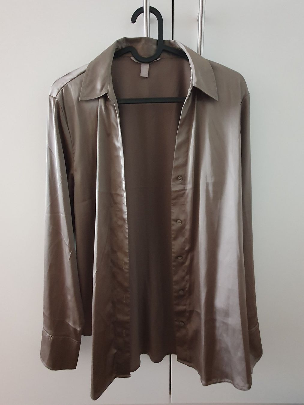H&M Camicette: Bluse H&M Satin braun Grösse S – Usato da Arth venduto da frey1993