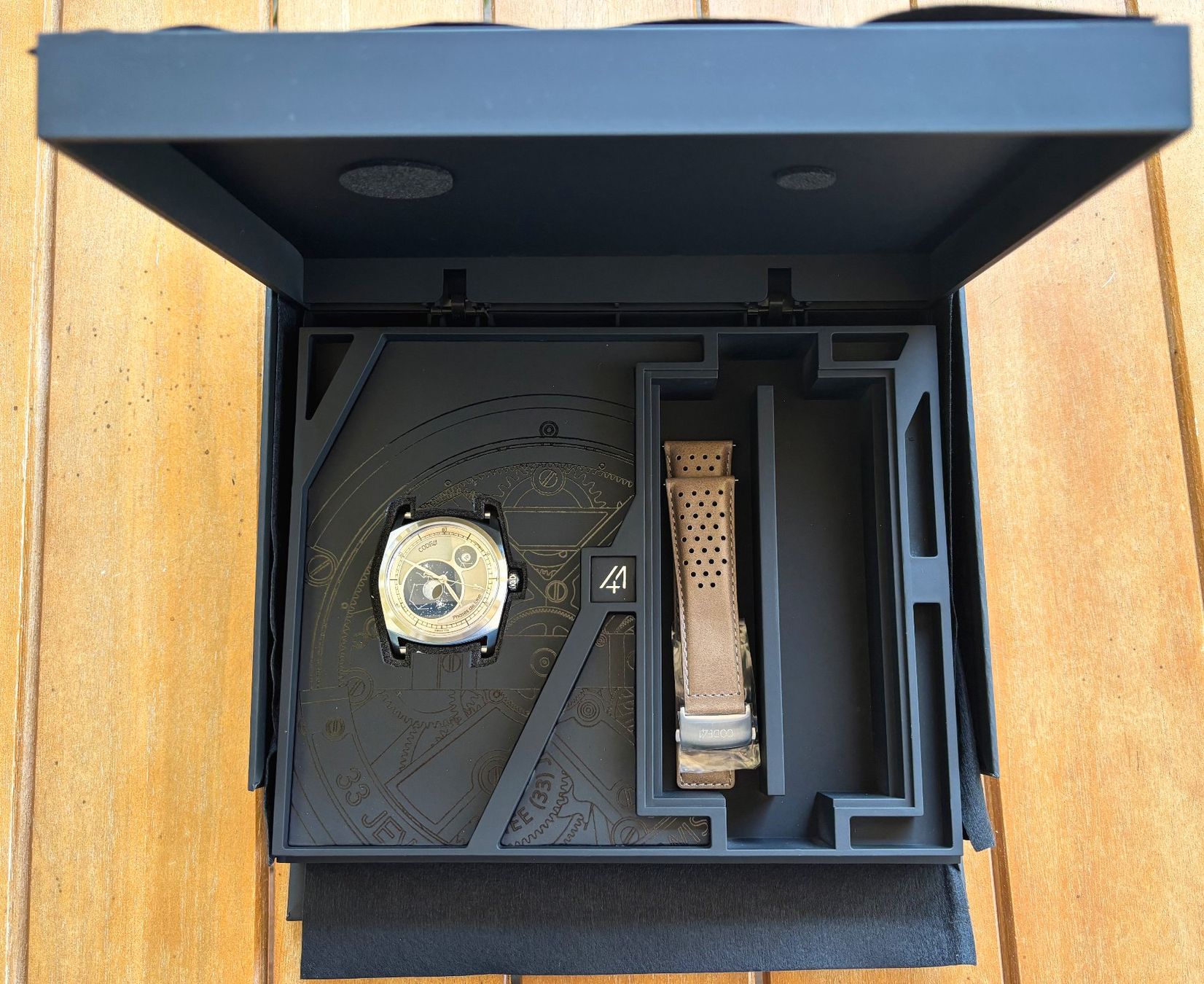 Orologi: CODE41 Moon INCEPTION, Sandfarben & Blau, NEU und unbenutzt – Nuovo e nell'imballaggio originale da Nuglar venduto da Tc15 1