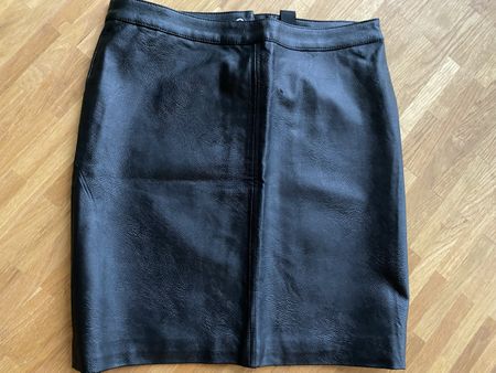 Schwarzer Kunst-Lederrock Gr. 34 H&M - Top Zustand!