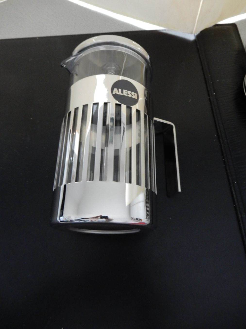 Alessi Macchine per caffè & Macchine per espresso: Alessi Kaffeeset/Pressfilter 0,72L , 4 Kaffeegläser + Teller – Usato da Burgdorf venduto da Liss 1