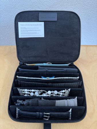 Diverse Apple Watch Armbänder im Etui