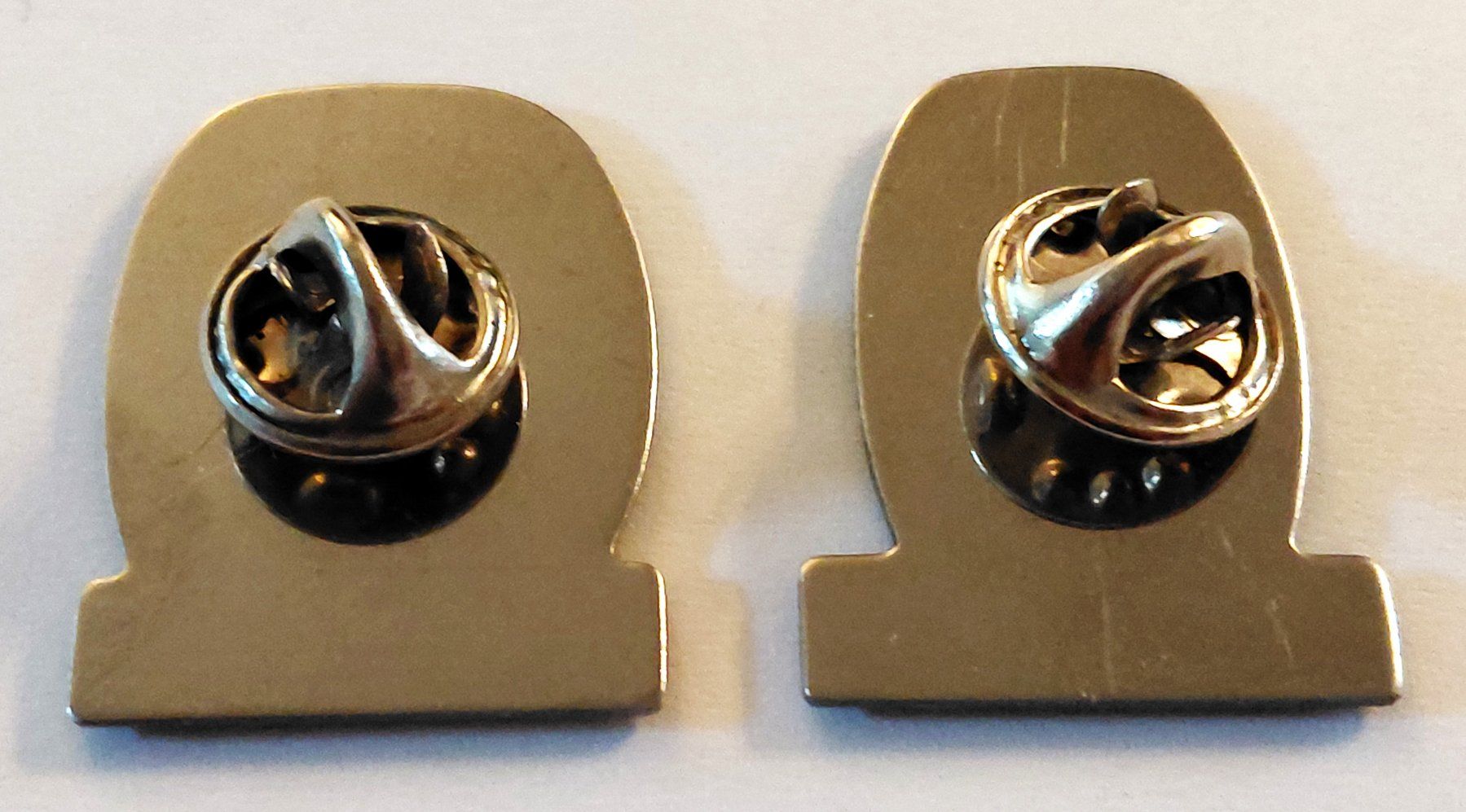 Pirelli Plaquettes & Badges: 2 PIN's Pirelli – D'occasion à Luzern par qualifair 1