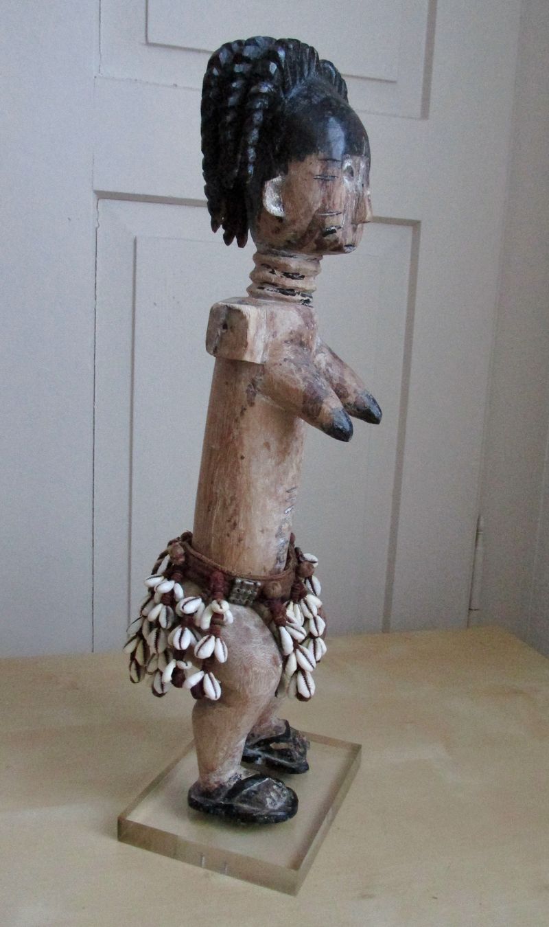 Sculture & Statue: Frauenfigur aus Holz auf Plexiglaspodest / Afrika – Usato da Winterthur venduto da mat_q5d5 5