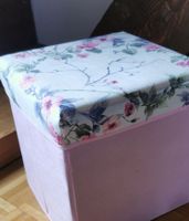 Praktische Aufbewahrungsbox/Sitzbox mit Blumenmuster