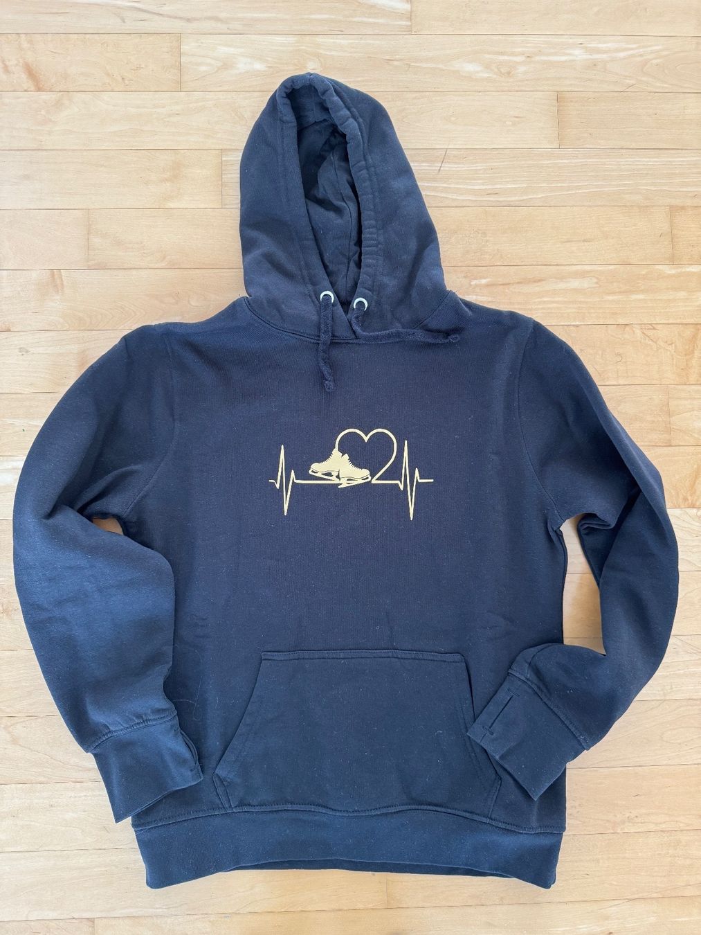 Maglioni & Felpe: Schwarzer Hoodie mit Eislauflogo – Usato da Urdorf venduto da roses202 1