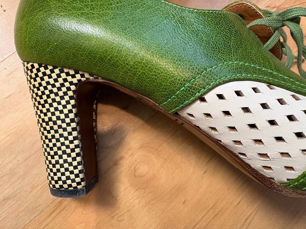 Chie Mihara Scarpe da donna: Grün-beige Pumps Chie Mihara Gr. 36 – Usato da Willisau venduto da ani_gtk8 4
